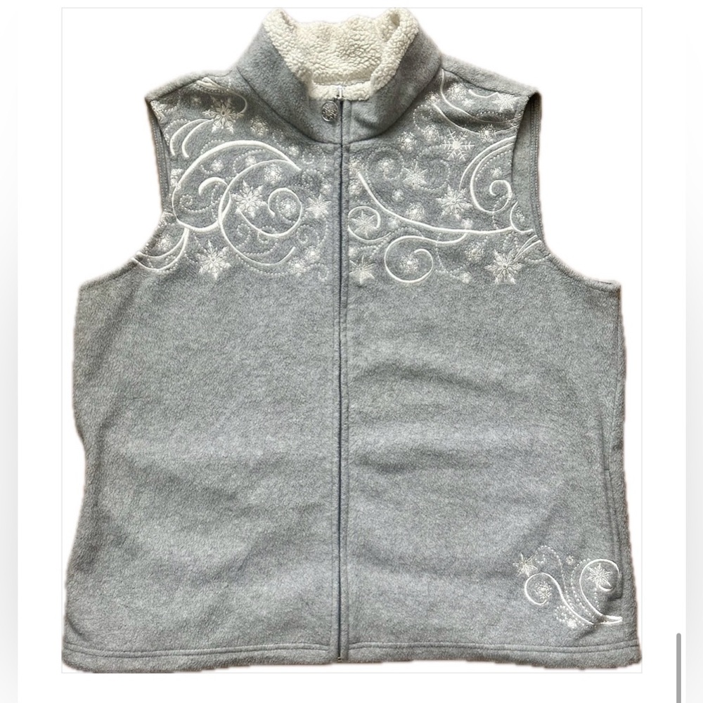 🌻3/$18 Croft & Barrow Fleece Snowflake Vest